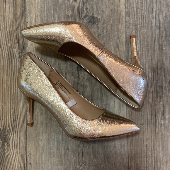 A New Day Gold Metallic Heels - Picture 7 of 7